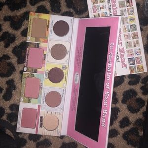 BRAND NEW GORGEOUS EYESHADOW PALETTE!!!